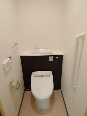 トイレ　同施工会社のモデル写真です