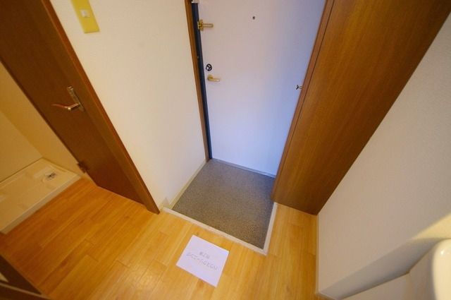 レジナコートの玄関写真