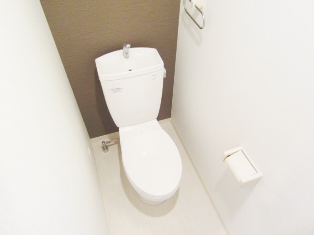 トイレ　別号室の参考写真です。