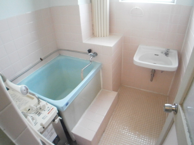 バス・シャワールーム　綺麗なバスルームで一日の疲れを癒して下さいね