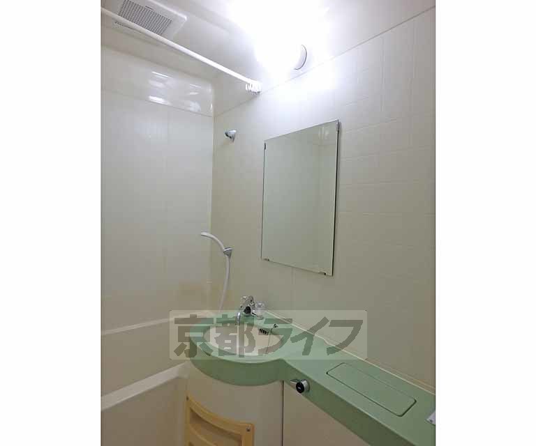 洗面設備　３点ユニットバスの洗面です。