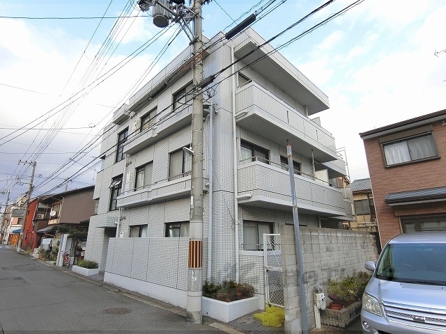 京都市南区八条内田町のマンションの建物外観