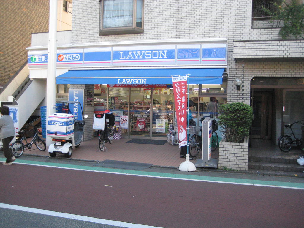 コンビニ　ローソン世田谷一丁目店（コンビニ）まで178m