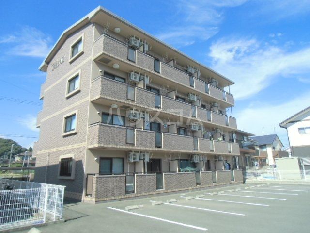 菊川市加茂のマンションの建物外観