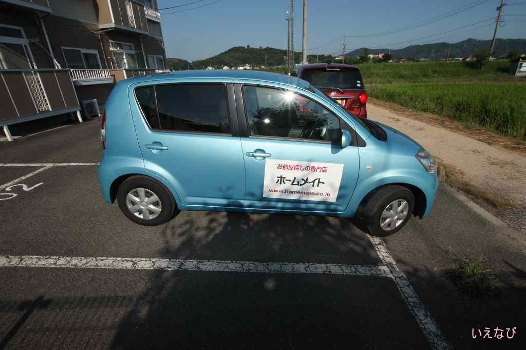 【福山市神辺町のアパートの駐車場】