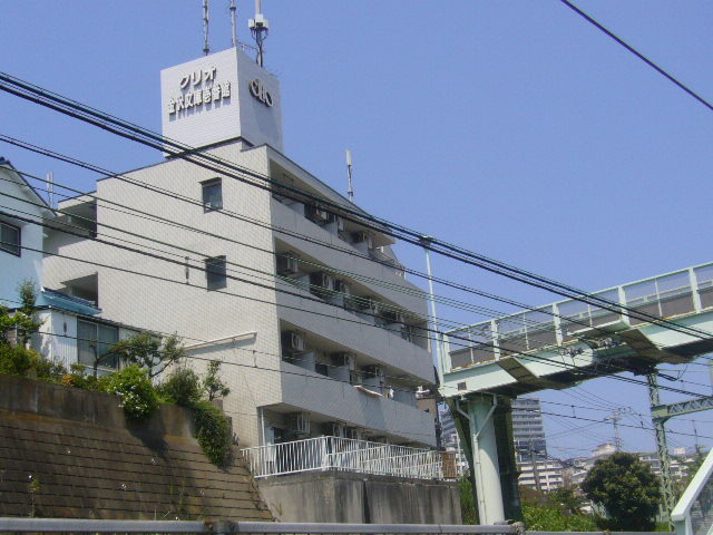 横浜市金沢区片吹のマンションの建物外観