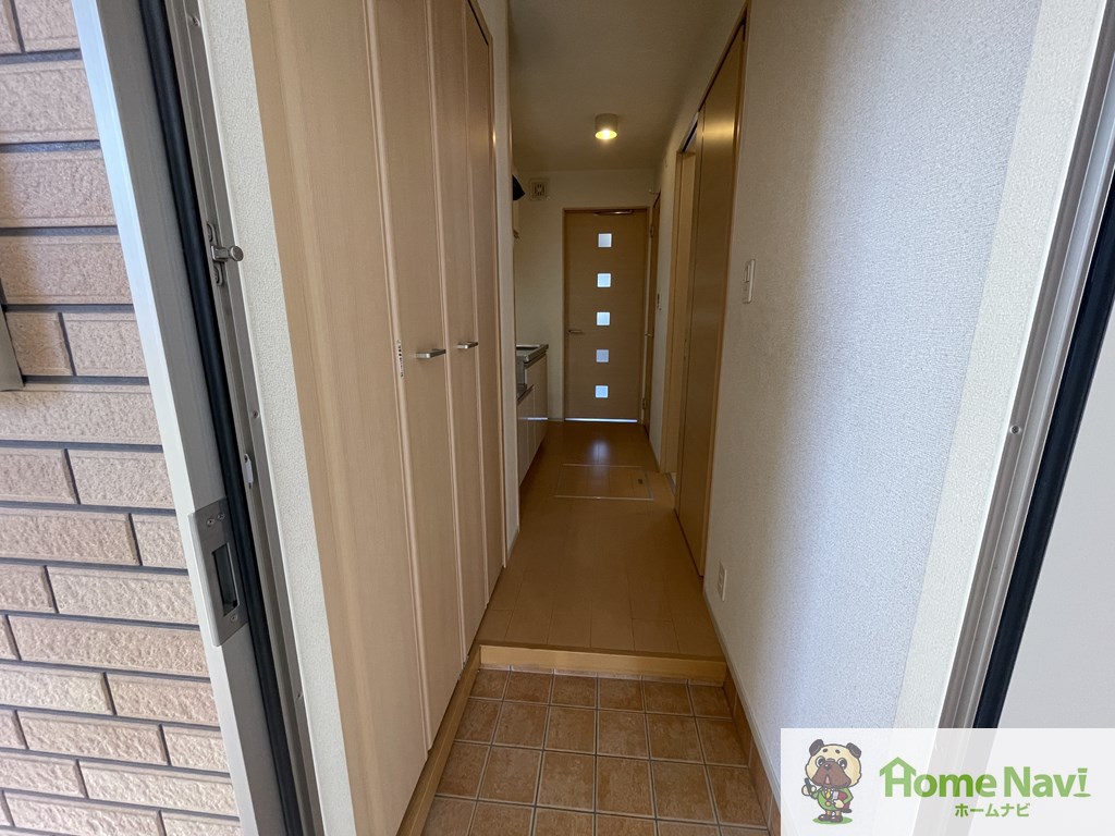 玄関　YouTube検索「クレールコート」で案内動画が見れます。