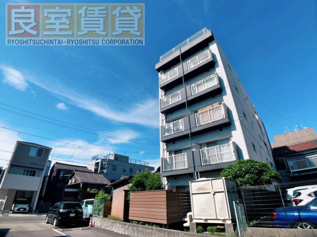 名古屋市熱田区旗屋のマンションの建物外観