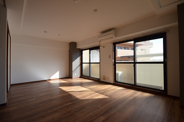 居室・リビング　同物件、別号室の写真