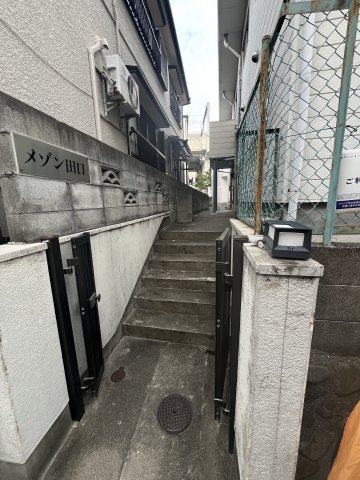 【豊中市末広町のマンションのエントランス】