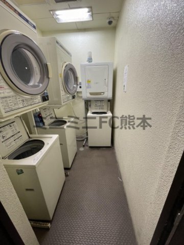 【熊本市中央区本荘のマンションのエントランス】