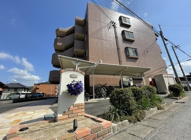 土岐市土岐口南町のマンションの建物外観