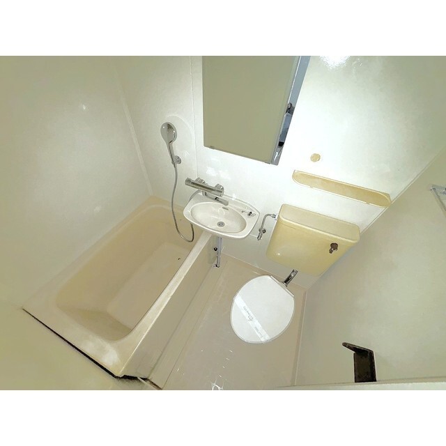 バス・シャワールーム　バス、トイレ、洗面