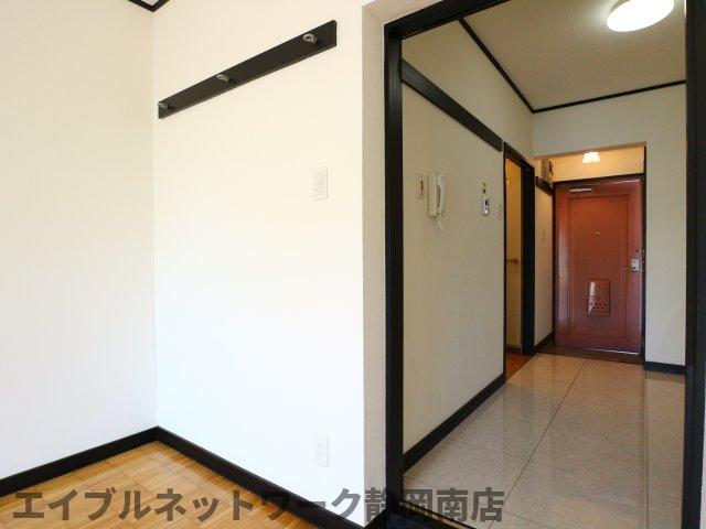 その他設備　明るい玄関です