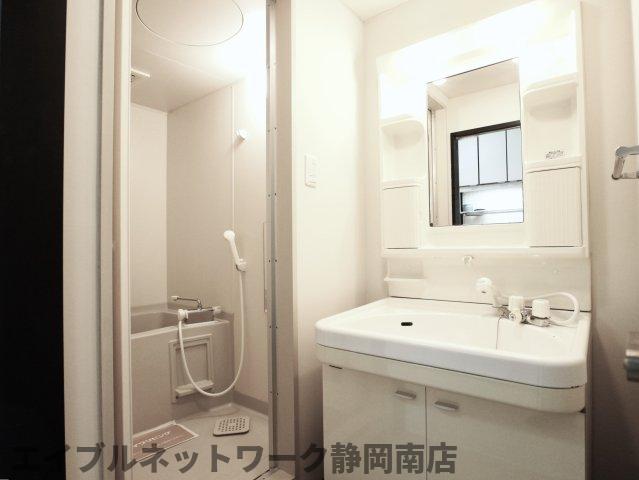 洗面設備　忙しい朝には欠かせない洗面所です