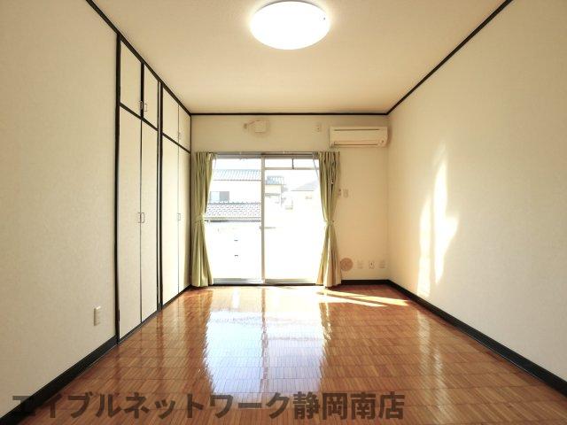 居室・リビング　ゆったり過ごせる居間です