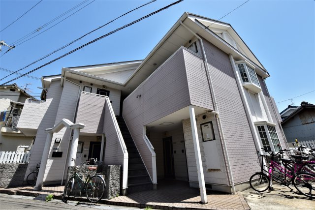 松原市一津屋のアパートの建物外観