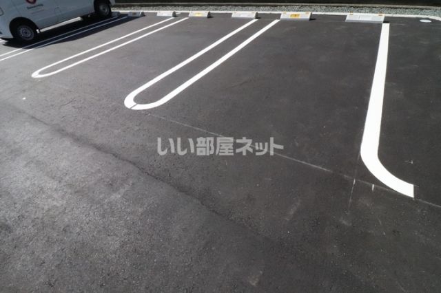 【アイフレンド北川原　Ａの駐車場】