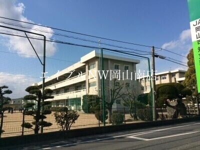 【岡山市東区松新町のアパートの小学校】