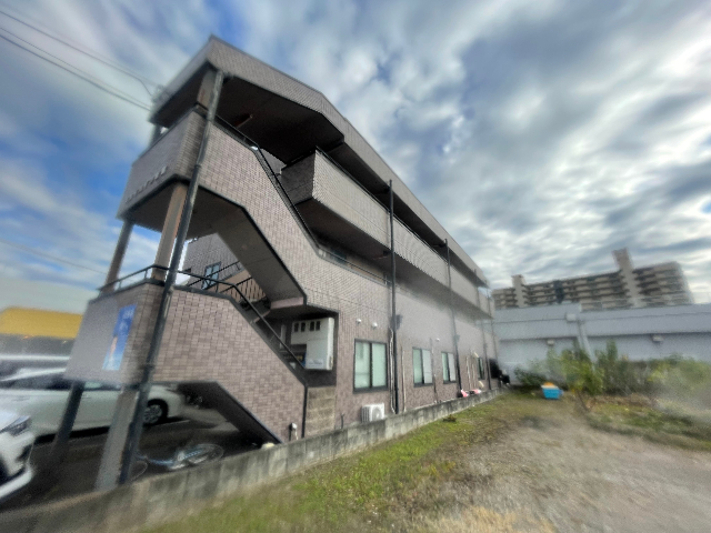 【スカイハイツ岩室の建物外観】