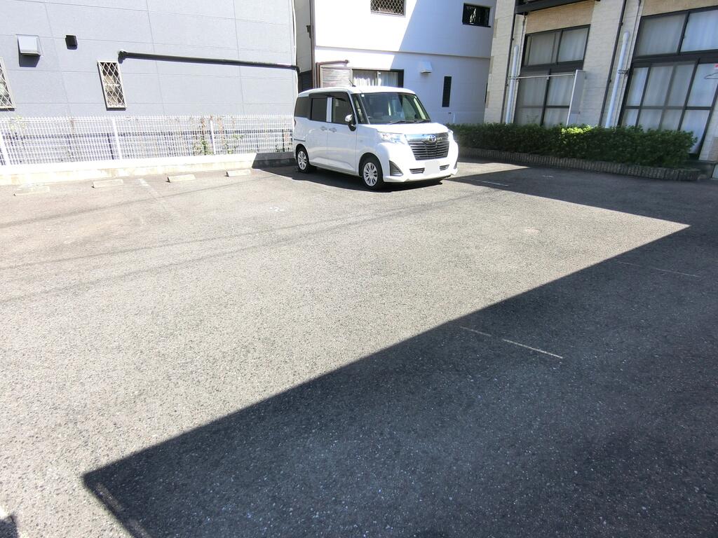 【堺市西区上野芝向ヶ丘町のマンションの駐車場】