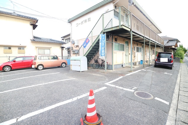 【倉敷市中島のアパートの駐車場】