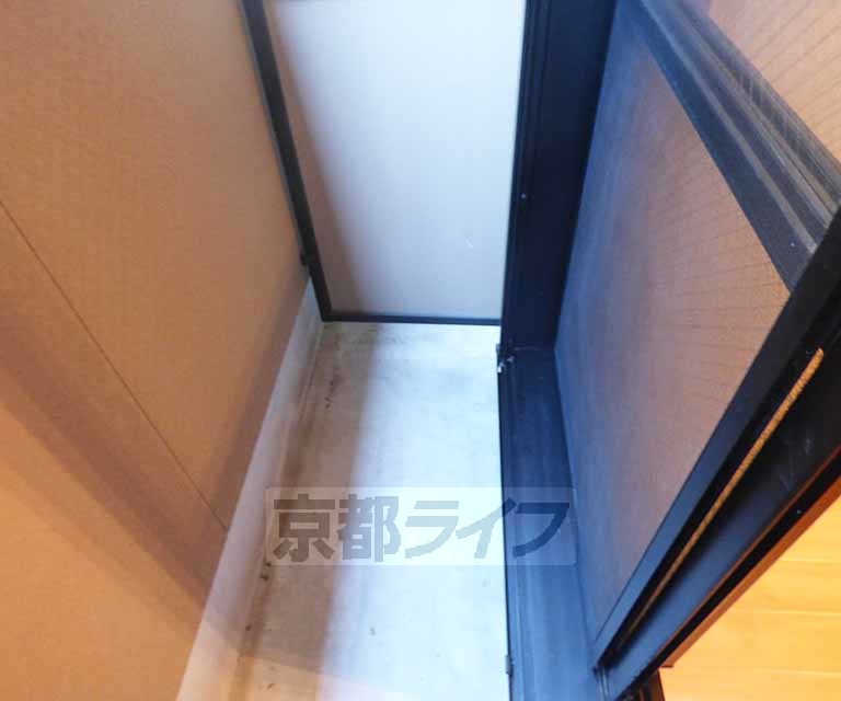 【京都市上京区新白水丸町のマンションのバルコニー】