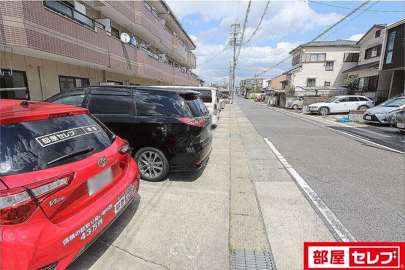 【カーサ東田面の駐車場】