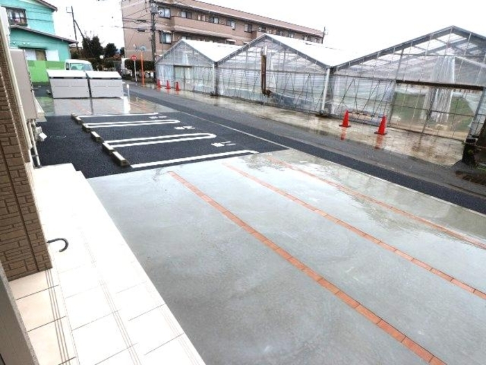 【大和市福田のアパートの駐車場】