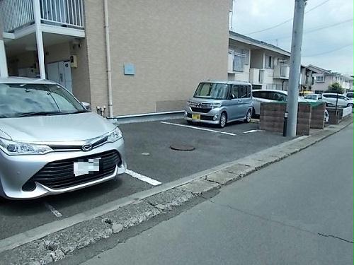 【レオパレスすぷりんぐの駐車場】