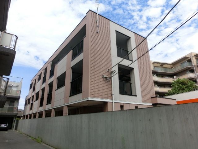 建物外観　2008年築・駅徒歩8分