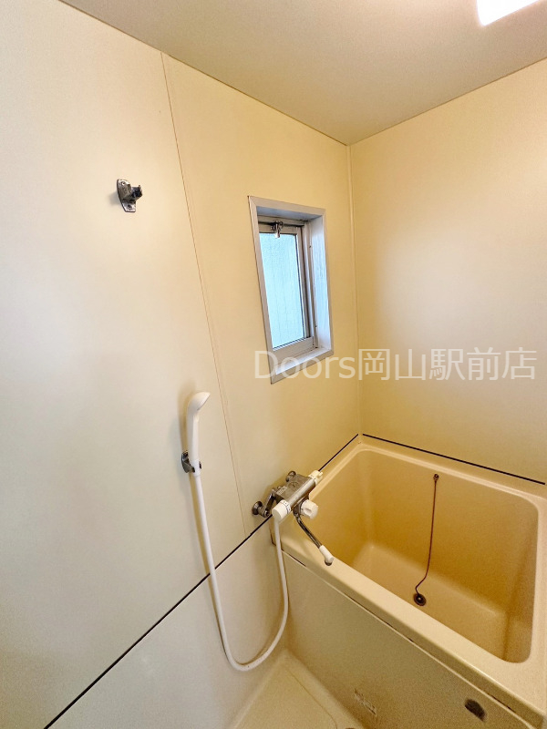 バス・シャワールーム　別のお部屋の写真です。