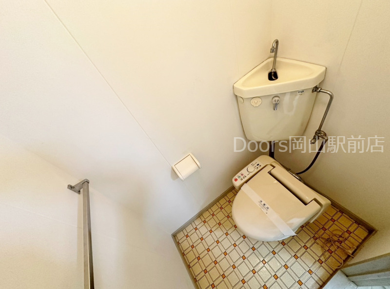 トイレ　別のお部屋の写真です。