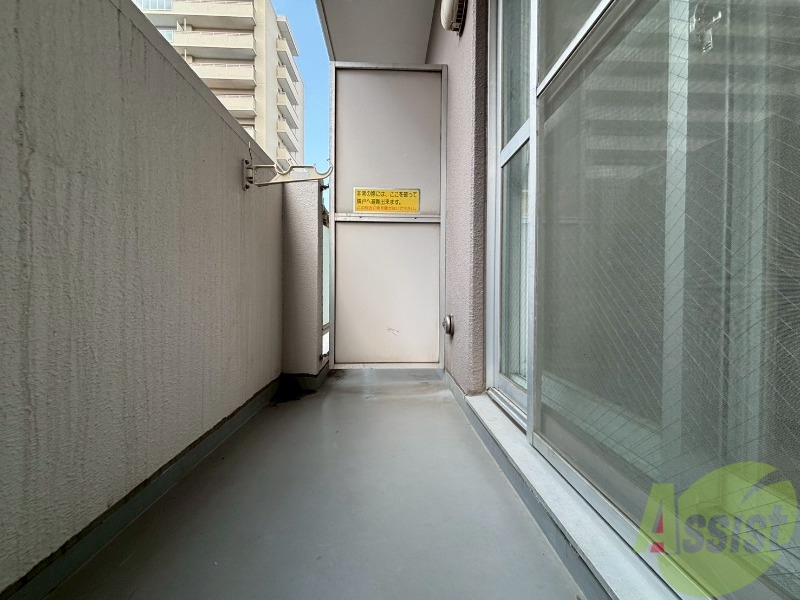 バルコニー　バルコニーは幅があり、広い印象を受けました。