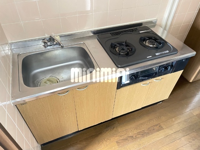 キッチン　二口コンロも付いてますよ。