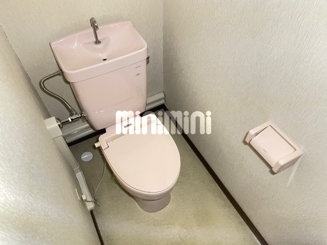 トイレ　温水洗浄機能付きのトイレです。