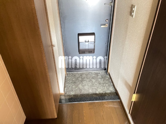 玄関　段差の少ない玄関ですね。