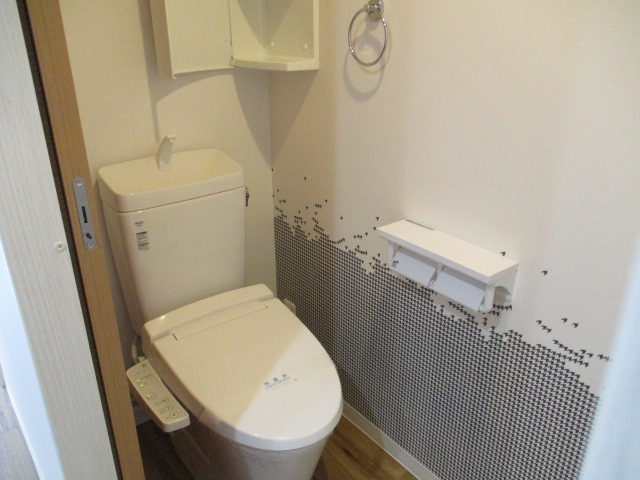 浜松市中央区 4階建 築8年のトイレ写真
