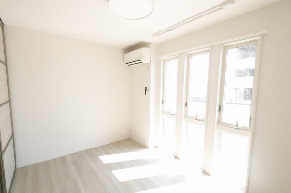 居室・リビング　南側に窓付き14.4帖LDK