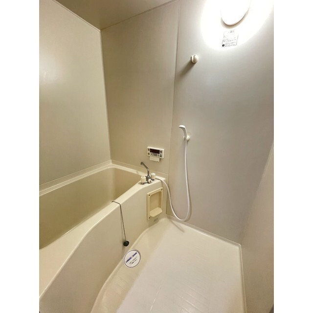 バス・シャワールーム　追い焚き機能付き浴室です♪