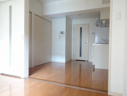 居室・リビング　写真は別号室です。現況優先になります。