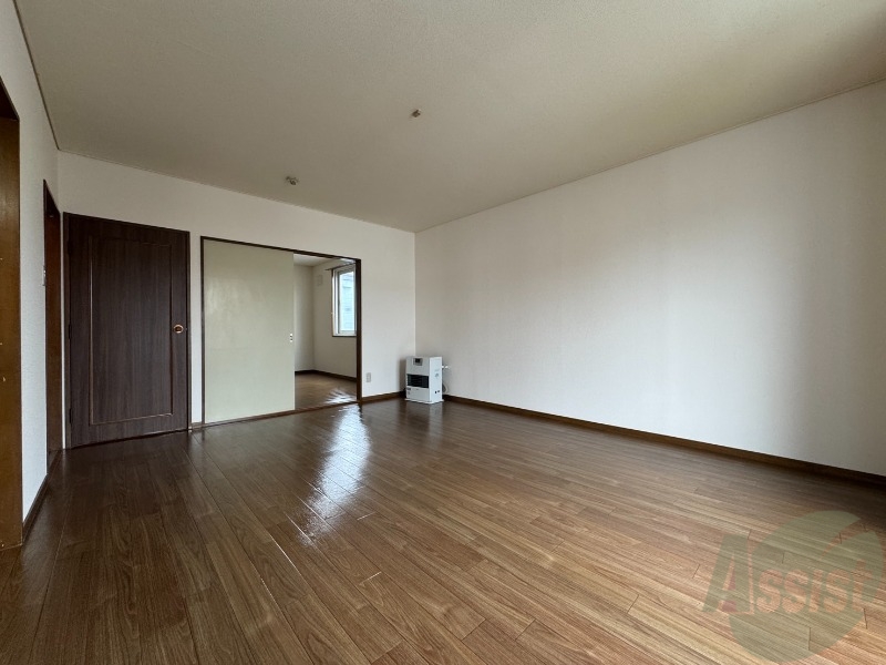 居室・リビング　広くてキレイなお部屋が広がっていて、充実した生活が送れそう。