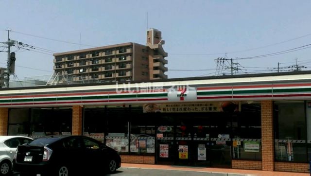 コンビニ　セブンイレブン　八江町（コンビニ）まで750m