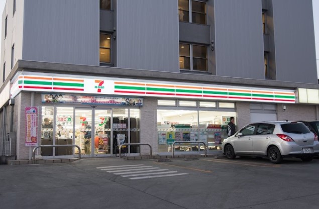 コンビニ　セブンイレブン 八王子インター南店（コンビニ）まで291m