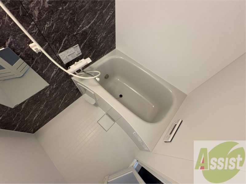 バス・シャワールーム　お風呂になります。一日の疲れを癒してくださいね。