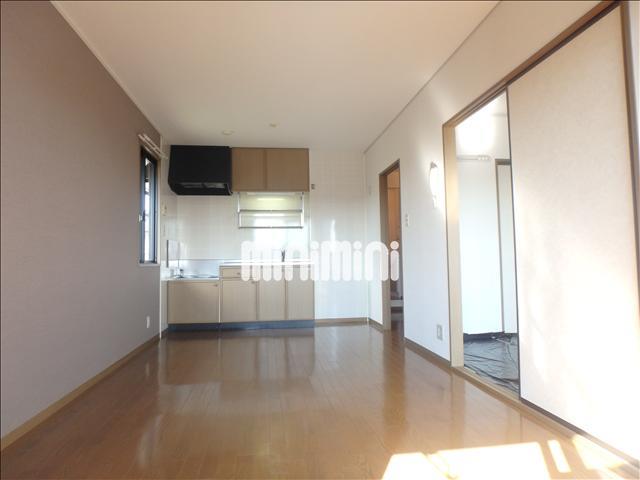 居室・リビング　（参考写真）９帖のＬＤＫには窓が２面に付いています。