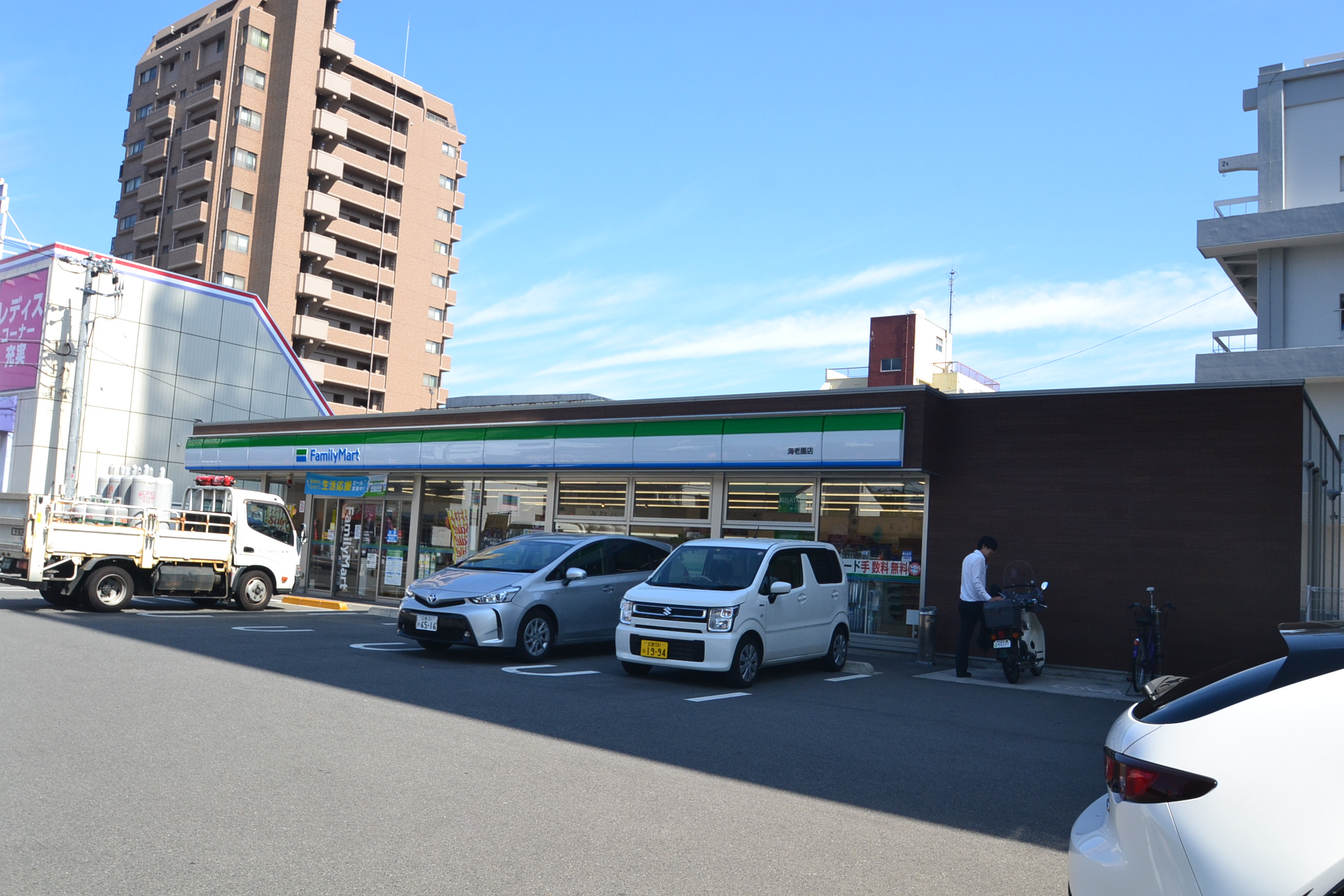 コンビニ　ファミリーマート楽々園店（コンビニ）まで629m