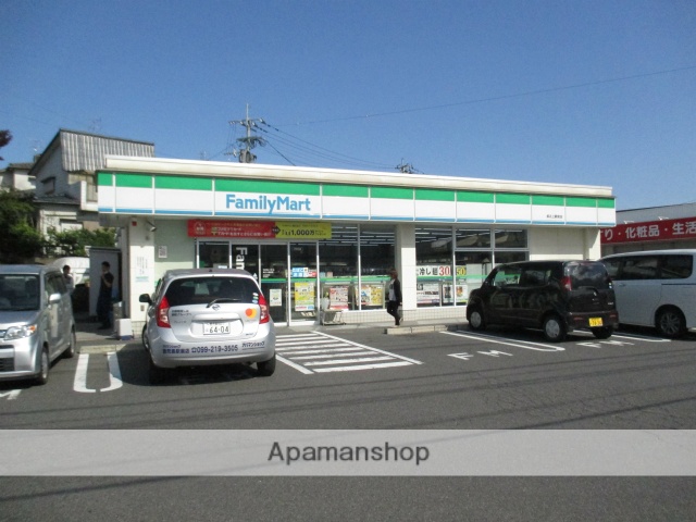 コンビニ　ファミリーマート（コンビニ）まで929m