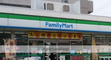 コンビニ　ファミリーマート（コンビニ）まで735m