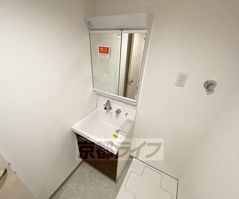 洗面設備　シンプルな洗面所です。